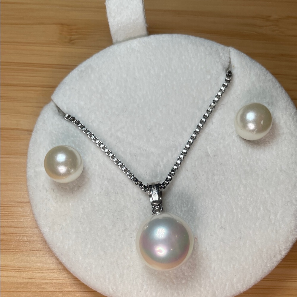 Elegant Silver Pearl Necklace and Earring Set